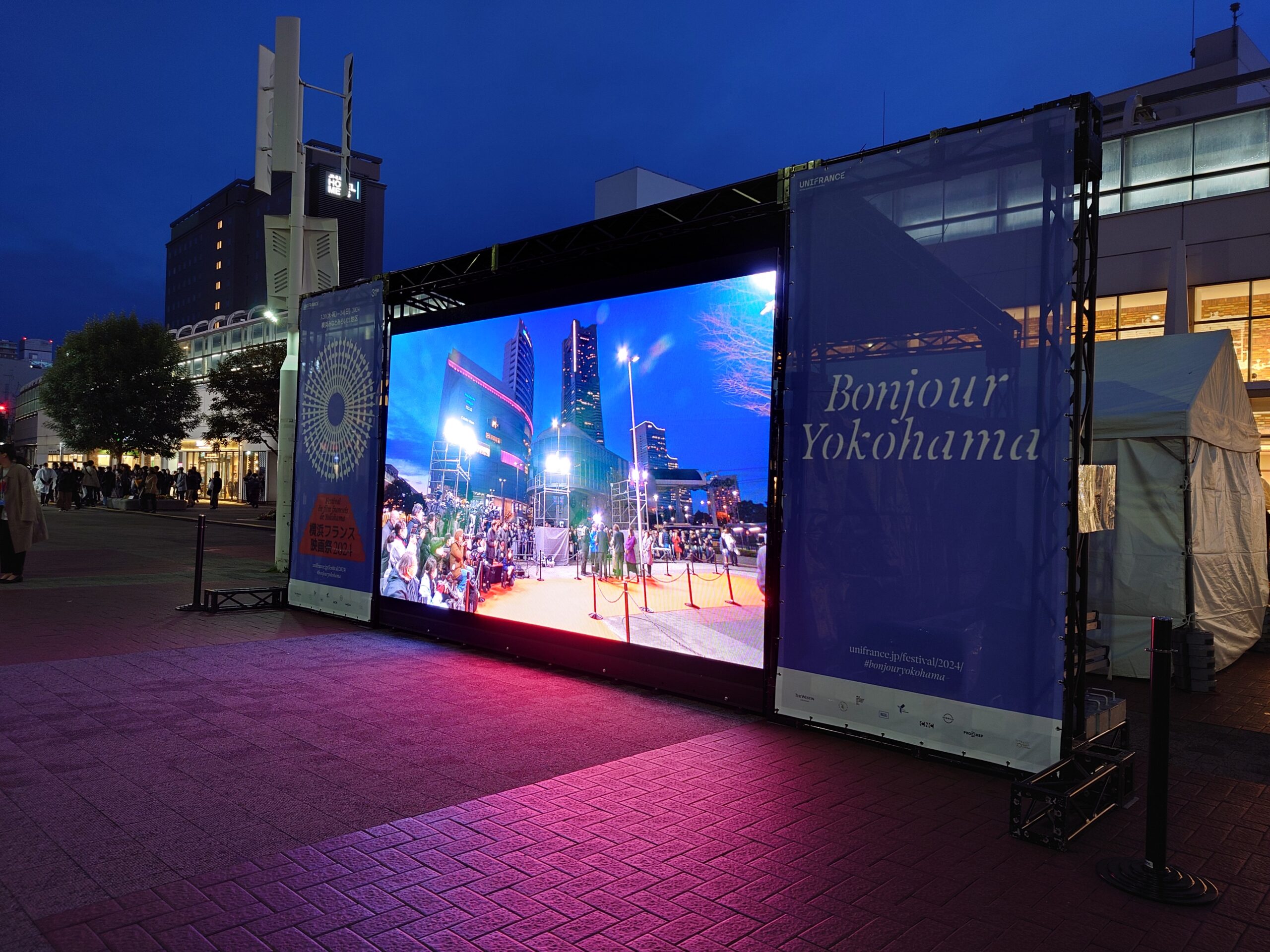 LEDビジョンとは？ 圧倒的な集客力を生む次世代ディスプレイの基本